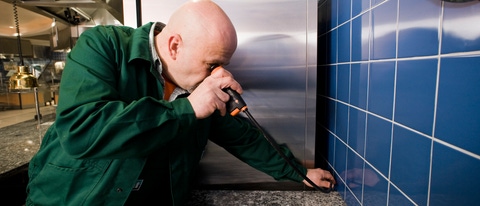 Inspector BASF en el área de plaguicidas Inspector BASF en el área de plaguicidas