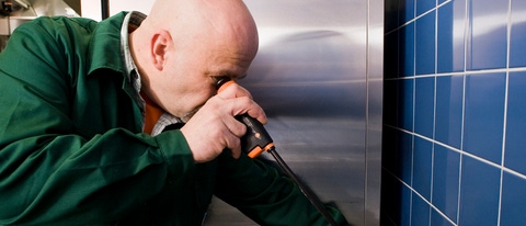 Hombre con herramienta de control de plagas BASF Argentina Hombre con herramienta de control de plagas BASF Argentina