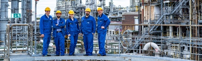 Site Team standing on the steamcracker in Ludwigshafen