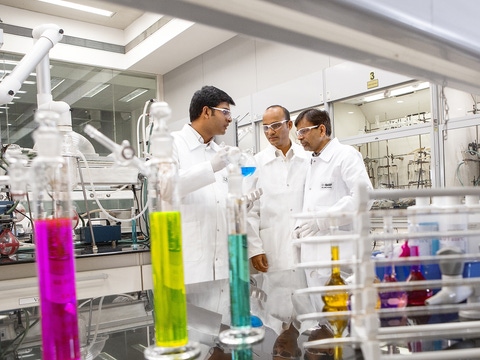 Dr. Vijay Swaminathan (right), Organic Synthetic Lab, BASF India, discusses ongoing research projects with his colleagues Manoojkumar Poonoth (center) and Nitin Gupte (left), both chemists. The researchers are working on agricultural solutions, solutions for the energy and leather industry and specialty chemicals. They also synthesize intermediates for industrial applications.